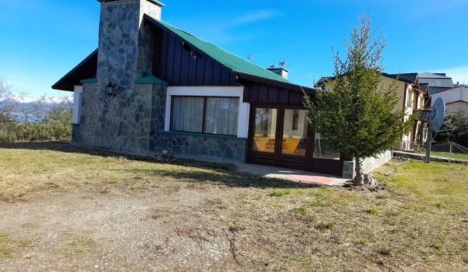 Hermosa casa con vistas al canal de Beagle y montañas