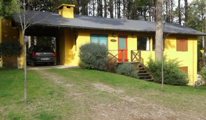 Casa completa en el bosque para 8 personas no aceptamos grupos de jovenes