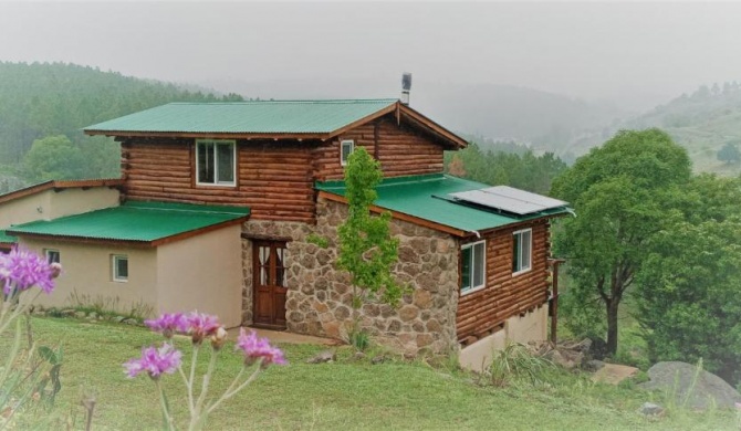 Wiphala Cabaña de Montaña Villa General Belgrano Berna La Cumbrecita Athos Pampa Potrero de Garay Los Reartes