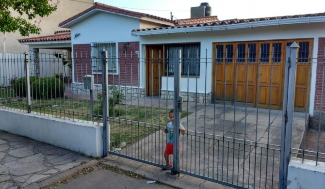 casa a 2 cuadras de costanera carlos paz