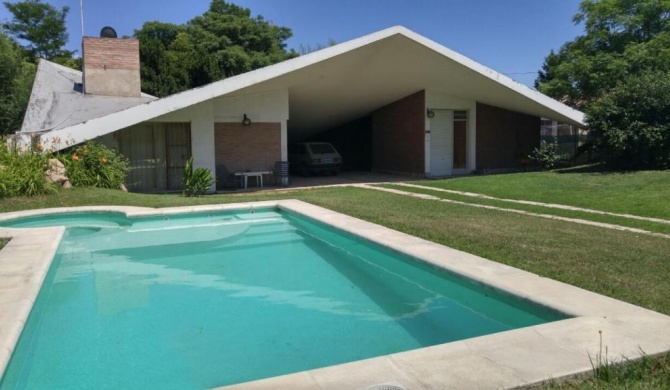 Casa con pileta exclusiva y parque en Villa Carlos Paz