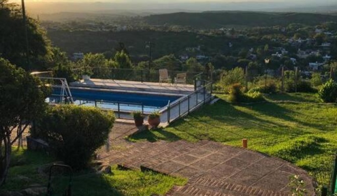 CASA CON VISTA A LAS SIERRAS