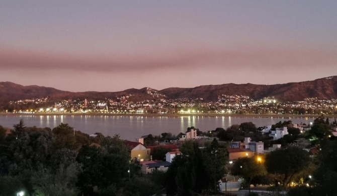 Casa con vista al lago y amplio parque