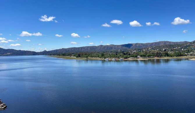 Casas con vista y bajada al lago