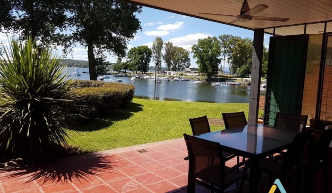 Frente al Lago y Veleros único