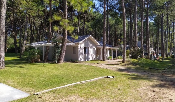 Pinamar Norte Casa Aquiles 8 pax