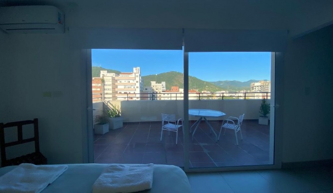 DEPARTAMENTO CON TERRAZA, Y VISTA A LOS CERROS.