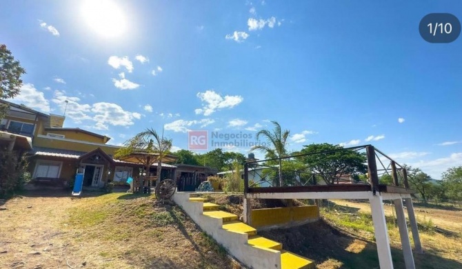 Casa amplia con todas las comodidades en un country privado