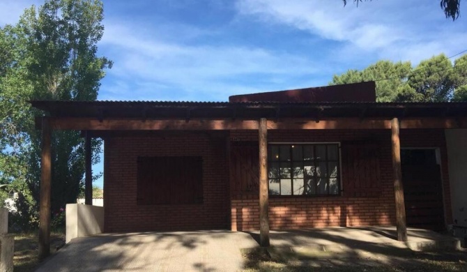 Casa en monte hermoso 250 mts de la playa