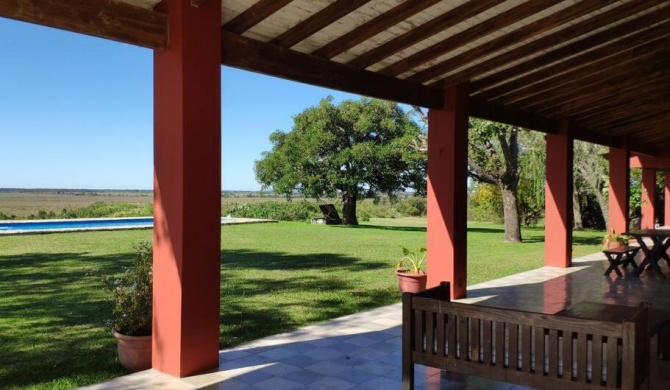 Simonetta CASA DE CAMPO CON VISTA AL RÍO