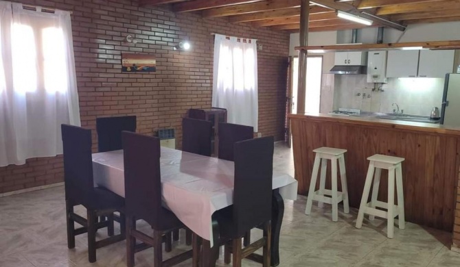 COMODA y AMPLIA CASA HASTA 6 PERSONAS DOS PISOS EN SAN RAFAEL MENDOZA