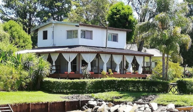 Casa soñada sobre Río Sarmiento